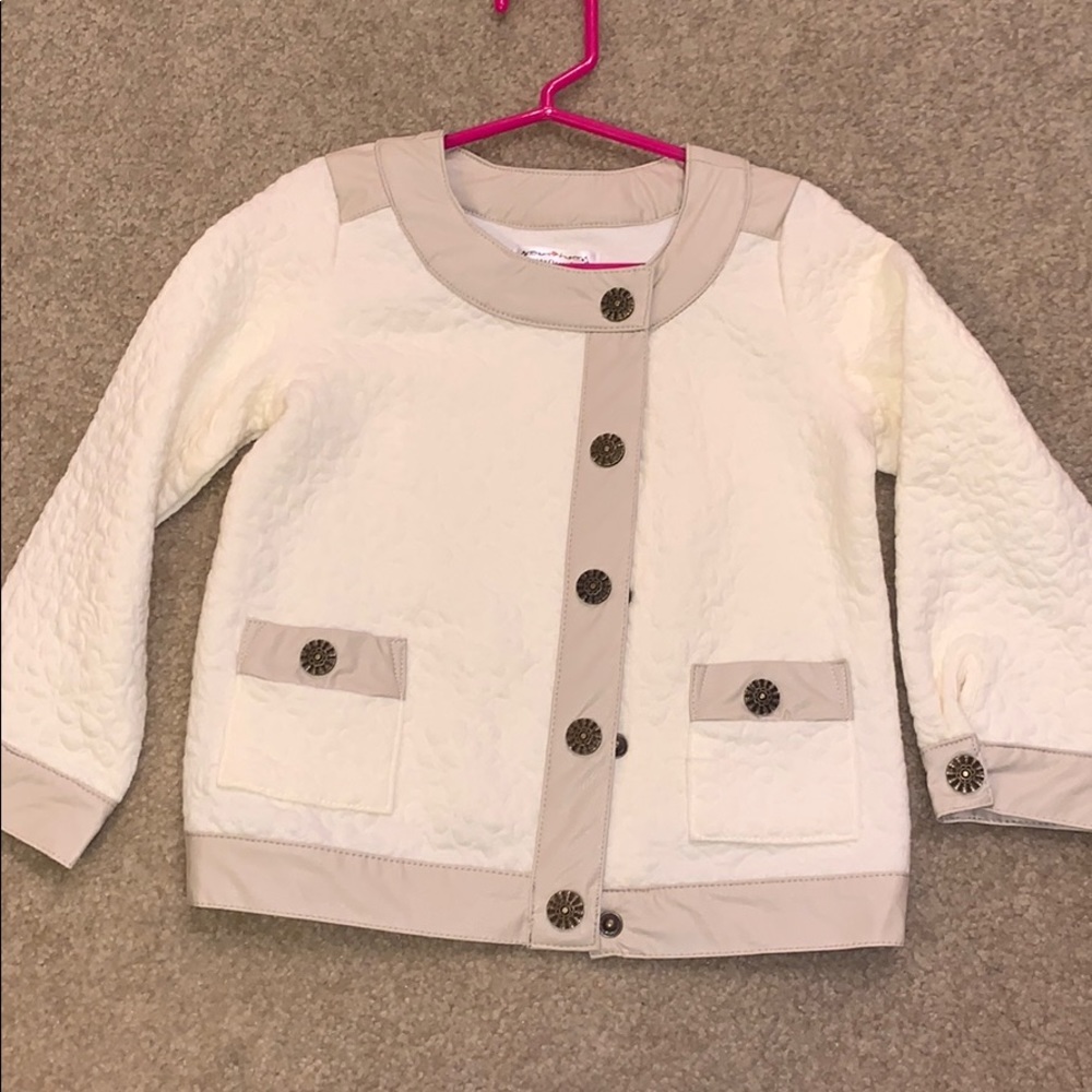 Specialty cream and beige lightweight coat